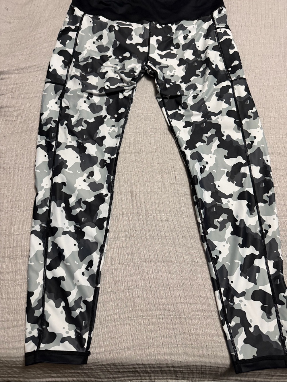 Women’s XL Constantly Varied Gear reversible camouflage leggings